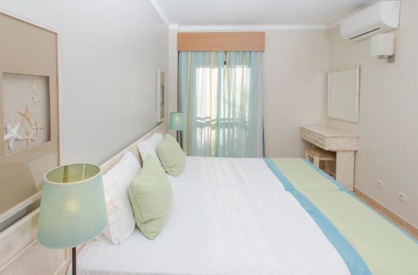 ALBUFEIRA. Kokybiškos atostogos ALGARVĖJE šeimoms su vaikais. Skrydis, 7n. viešbutyje ALFAGAR I VILLAGE 3*+, be maitinimo - nuo 595 €!