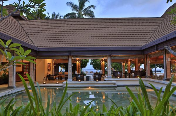 Romantiškos atostogos Maldyvuose! Skrydis, pervežimas ir 7 n. viešbutyje KURUMBA MALDIVES 5* su pusryčiais ir vakarienėmis
