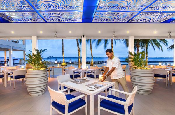 Romantiškos atostogos Maldyvuose! Skrydis, pervežimas ir 7 n. viešbutyje KURUMBA MALDIVES 5* su pusryčiais ir vakarienėmis