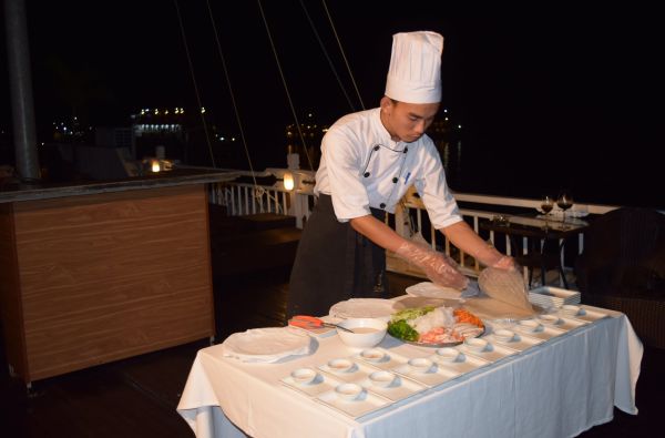 Naujųjų metų sutikimas laive Ha Long įlankoje, poilsis prie Pietų Kinijos jūros ir pažintinė programa po Vietnamą 13d.