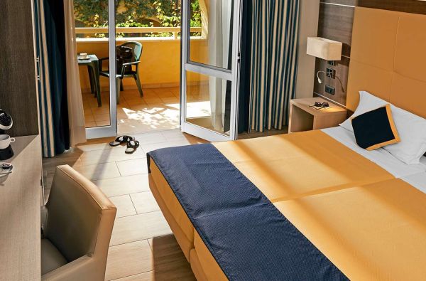 KALABRIJA -gyva,autentiška,nepaliesta!Pasukite laimės ratą ir rudenį ilsėkitės Italijoje! Skoniais stebinanti virtuvė,žydro vandens skalaujami paplūdimiai ir kerintys peizažai.Skrydis,7n. 4* viešbutyje MAGIC LIFE CALABRIA su „viskas įskaičiuota" maitinimu