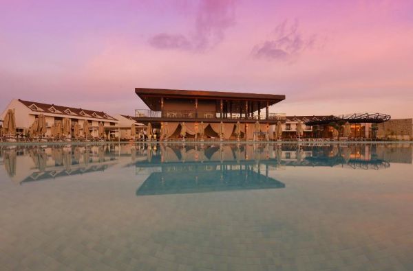 FETIJA. Tikras poilsis ir atsipalaidavimas saulėtoje Turkijoje 5* viešbutyje Jiva Beach Resort. Jūsų šeimos vasariškos atostogos – skrydis, 7 nakvynės su maitinimu „viskas įskaičiuota plius“.