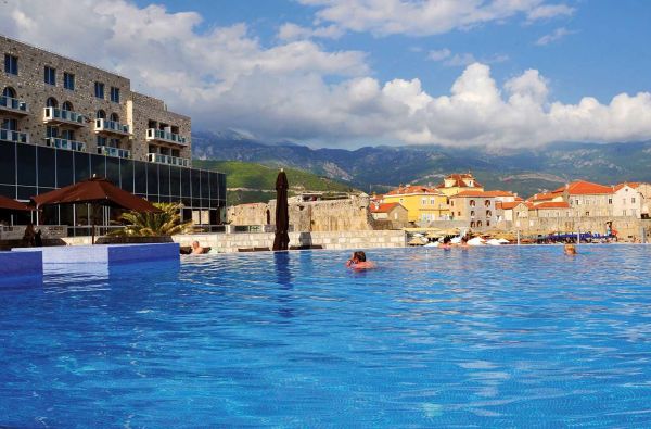 Kokybiškos atostogos JUODKALNIJOJE. Skrydis, 7n. puikiame viešbutyje AVALA RESORT & VILLAS 4+* su „pusryčiais“ –  725 €!