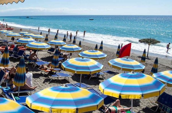 SICILIJA. Nepamirštamos atostogos tradiciniame sicilietiškame 3* viešbutyje šalia paplūdimio DA PEPPE. Skrydis, 7 nakvynės viešbutyje su pusryčiais arba pusryčiais ir vakarienėmis! Relaksas!