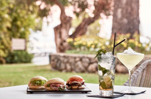 KORFU. Šviesus atokvėpis. Skrydis, 7 n. saloje KONTOKALI BAY RESORT & SPA 5* viešbutyje su pasirinktu maitinimu.