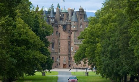 Škotija. Glamso pilis.