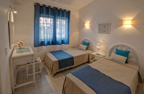 KARVUEIRAS. Jaukios ir romantiškos rudens atostogos ALGARVĖJE. Skrydis, 7n. viešbutyje ROCHA BRAVA VILLAGE RESORT 4*, be maitinimo - nuo 605 €!