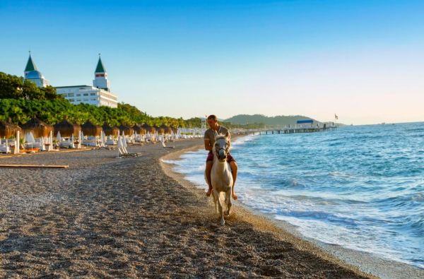 KEMERAS.Pasitikite vasarą po palme! Lepinkitės saulės spinduliais! Tikras atsipalaidavimas saulėtoje Turkijoje NIRVANA DOLCE VITA 5* viešbutyje. Leiskitės į nepakartojamų atostogų sūkurį!Skrydis,7 n. 5* viešbutyje su „ultra viskas įskaičiuota" maitinimu