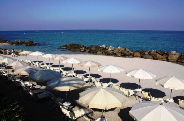 KALABRIJA.Ciao Bella! Atraskite kitokią Italiją. Piečiausioje dalyje - įspūdingos uolos, žydri ir ypatingai švarūs paplūdimiai. Skrydis, 7n. 4* viešbutyje VILLAGGIO CALA DI VOLPE su pusryčiais ir vakarienėmis!