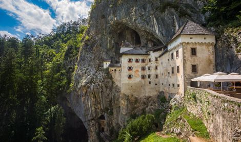 Slovėnija. Predjamos pilis.