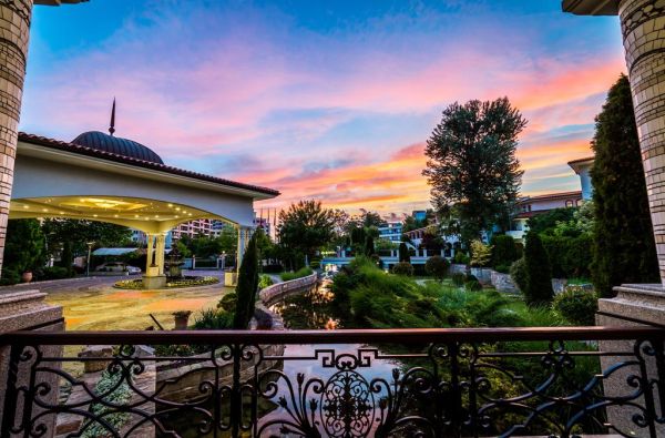 Kvapą gniaužiančios atostogos Bulgarijoje 5* viešbutyje ROYAL PALACE HELENA PARK su skrydžiu ir maitinimu  „viskas įskaičiuota“