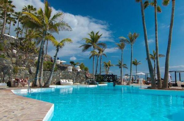 Kosta Adechė. Ką manote apie romantišką pabėgimą į TENERIFĘ ? Skrydis, 7n. viešbutyje JARDIN TROPICAL 4*, su pusryčiais - nuo 839 €!