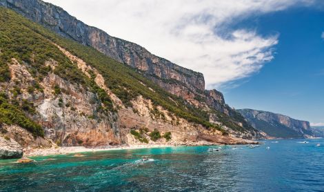 Sardinija. Kalkakmenio uolos Orosėjos įlankoje.