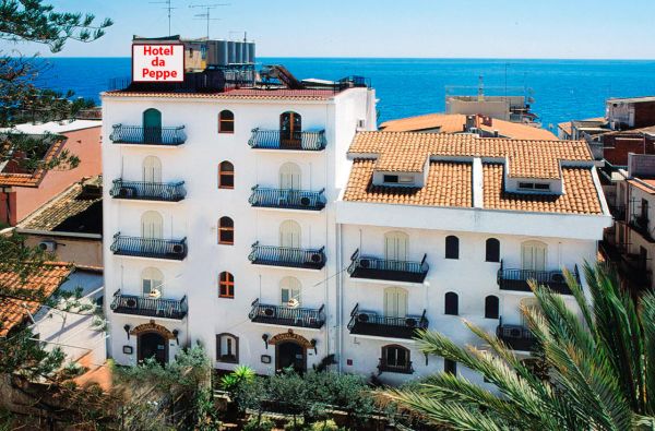 SICILIJA. Nepamirštamos atostogos tradiciniame sicilietiškame 3* viešbutyje šalia paplūdimio DA PEPPE. Skrydis, 7 nakvynės viešbutyje su pusryčiais arba pusryčiais ir vakarienėmis! Relaksas!