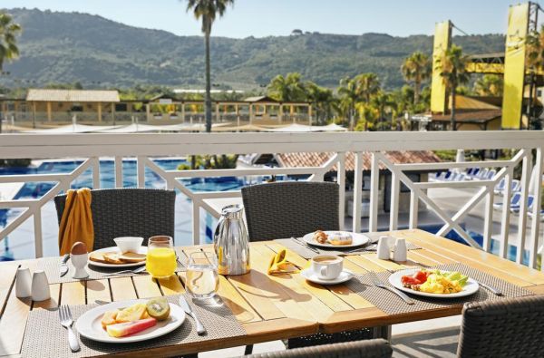 KALABRIJA -gyva,autentiška,nepaliesta!Pasukite laimės ratą ir rudenį ilsėkitės Italijoje! Skoniais stebinanti virtuvė,žydro vandens skalaujami paplūdimiai ir kerintys peizažai.Skrydis,7n. 4* viešbutyje MAGIC LIFE CALABRIA su „viskas įskaičiuota" maitinimu