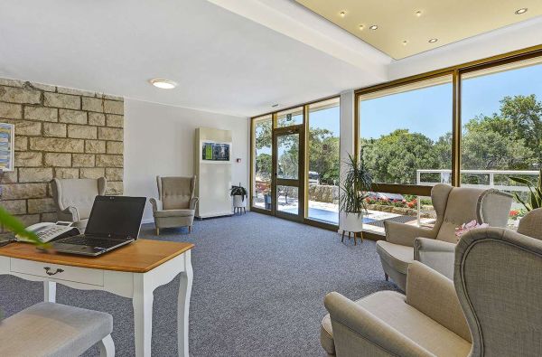 KROATIJA. Poilsis prie skaidrios Adrijos jūros. Skrydis, 7n. puikiame viešbutyje KOMODOR  3* su „pusryčiais“ – 645 €!