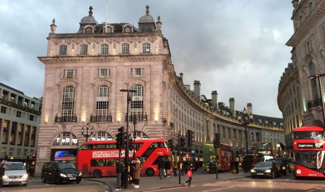 Anglija. Pikadilio aikštė.