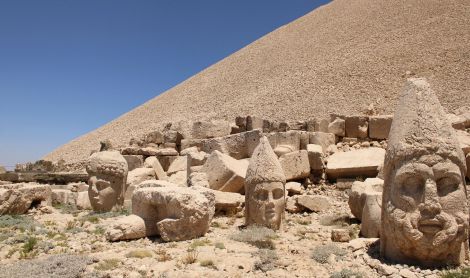 Turkija. Nemruto kalnas.