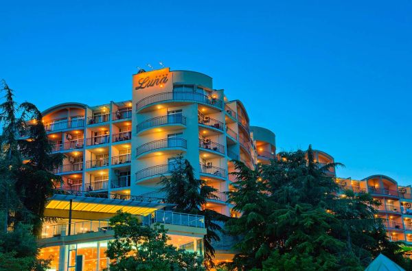 Planuokite įspūdingas vasaros atostogos Bulgarijoje 4* viešbutyje LUNA su skrydžiu ir maitinimu, „pusryčiai ir vakarienė plius“