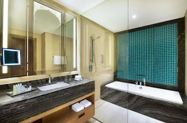 DUBAJUS. Pajuskite rytietiško svetingumo atmosferą DOUBLE TREE BY HILTON RESORT & SPA MARJAN ISLAND 5* viešbutyje. Skrydis, 7 n su pusryčiais tik nuo 1085 EUR