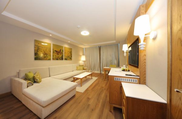 BELEKAS. Pabodo žiūrėti į kompiuterį? Metas padėti darbus į stalčių. Pagalvokite apie saulę, krištolo skaidrumo jūrą ir pakvieskite save tuo pasilepinti. Skrydis, 7 n. 5* SUENO HOTELS DELUXE BELEK viešbutyje su „ultra viskas įskaičiuota“ maitinimu!Tobula!