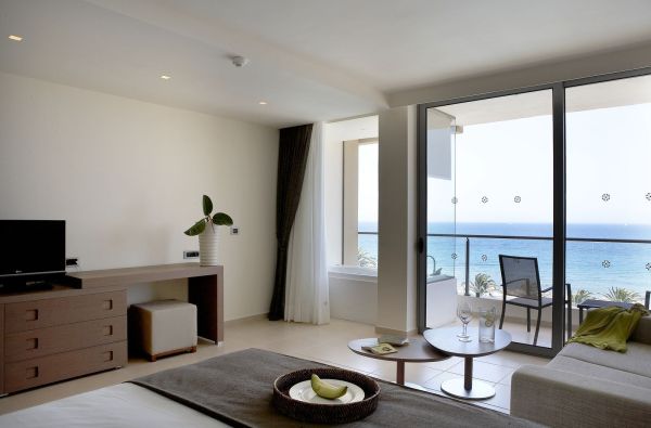 RODAS. Tik suaugusiems. Skrydis, 7n.  viešbutyje THE IXIAN GRAND  5* su viskas įskaičiuota maitinimu.