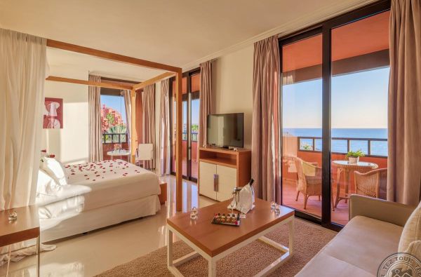 La Kaleta. Romantiškas poilsis nuolatos žaliuojančioje ir saulėtoje TENERIFĖJE. Skrydis, 7n. viešbutyje H10 COSTA ADEJE PALACE 4*, su pusryčiais ir vakariene - nuo 845 €!