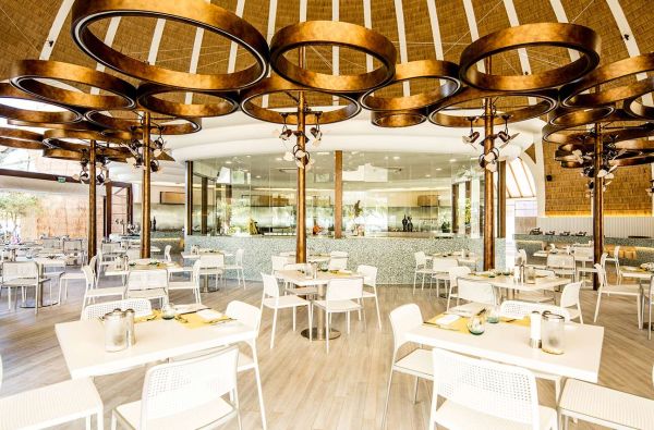 Tobulos atostogos Maldyvuose! Skrydis, pervežimas ir 7 n. viešbutyje HOLIDAY INN RESORT KANDOOMA 4+* su pusryčiais ir vakarienėmis