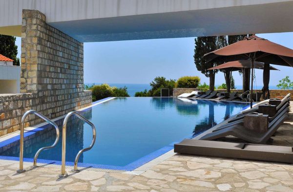 Kokybiškos atostogos JUODKALNIJOJE. Skrydis, 7n. puikiame viešbutyje AVALA RESORT & VILLAS 4+* su „pusryčiais“ –  725 €!