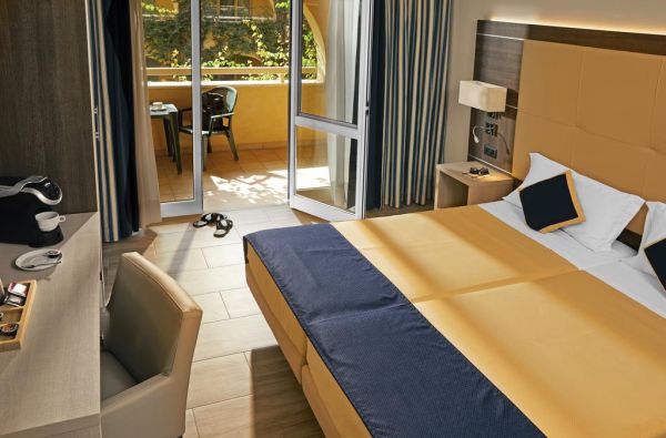 KALABRIJA -gyva,autentiška,nepaliesta!Pasukite laimės ratą ir rudenį ilsėkitės Italijoje! Skoniais stebinanti virtuvė,žydro vandens skalaujami paplūdimiai ir kerintys peizažai.Skrydis,7n. 4* viešbutyje MAGIC LIFE CALABRIA su „viskas įskaičiuota" maitinimu