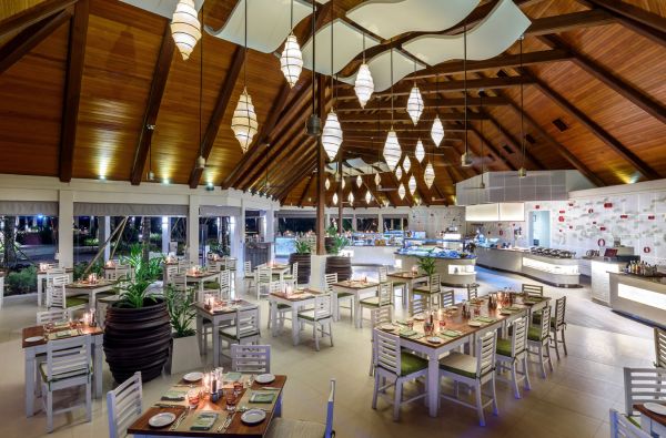 Romantiškos atostogos Maldyvuose! Skrydis, pervežimas ir 7 n. viešbutyje KURUMBA MALDIVES 5* su pusryčiais ir vakarienėmis