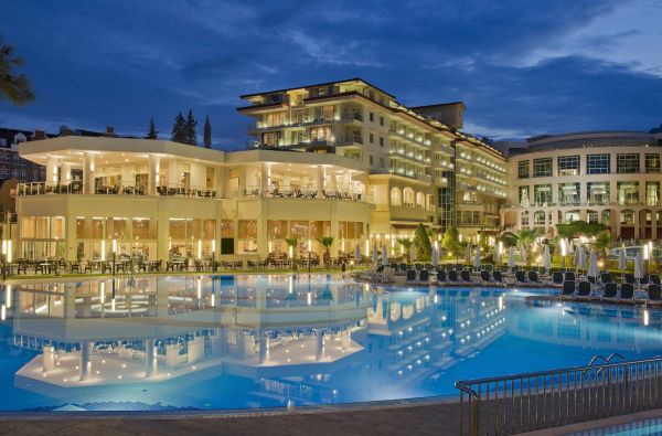 KEMERAS. Sužvejokite vasaros atostogas jau dabar! Poilsiaukite stilingame BARUT KEMER COLLECTION 5* viešbutyje Turkijoje ir mėgaukitės pasaulinio lygio aptarnavimu! Skrydis, 7 nakvynės 5* viešbutyje su „ultra viskas įskaičiuota“ maitinimu