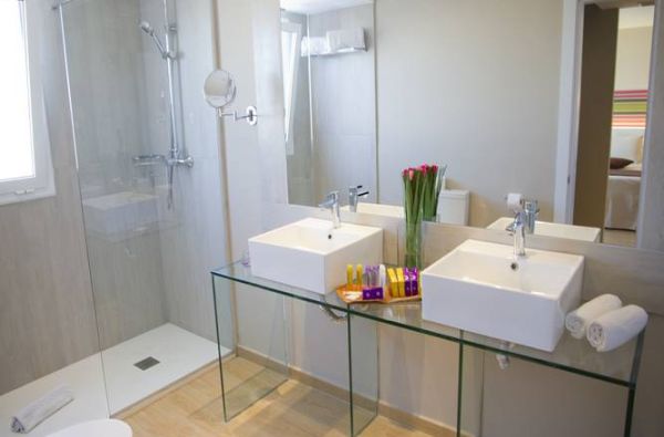 LLoret de Maras. Mėgstantiems būti šurmulio sūkuryje, siūlome apsistoti - Lloret de Maro centre - Ispanija. Skrydis, 7n. viešbutyje ALEGRIA PLAZA PARIS 4*, su pusryčiais - nuo 575 €!