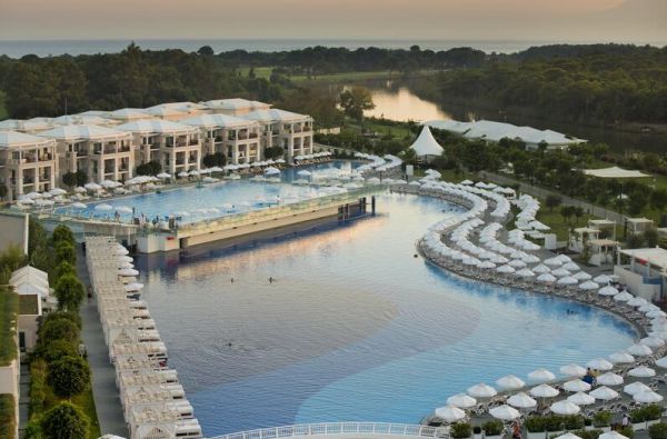 BELEKAS. Aktyvios vasaros atostogos Turkijoje su teniso rakete! TITANIC DELUXE GOLF BELEK 5* viešbutis – tobulas pasirinkimas aktyvaus poilsio mėgėjams! Skrydis, 7 nakvynės VIP klasės 5* viešbutyje su „ultra viskas įskaičiuota“ maitinimu