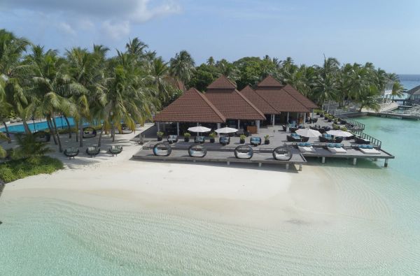 Romantiškos atostogos Maldyvuose! Skrydis, pervežimas ir 7 n. viešbutyje KURUMBA MALDIVES 5* su pusryčiais ir vakarienėmis