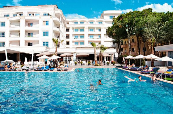 Poilsis prie jūros ALBANIJOJE. Skrydis, 7n. puikiame viešbutyje FAFA PREMIUM 4 + * su „viskas įskaičiuota“ – 629 €!