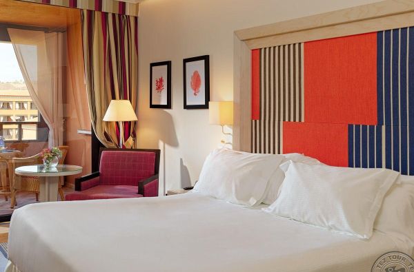 La Kaleta. Romantiškas poilsis nuolatos žaliuojančioje ir saulėtoje TENERIFĖJE. Skrydis, 7n. viešbutyje H10 COSTA ADEJE PALACE 4*, su pusryčiais ir vakariene - nuo 845 €!