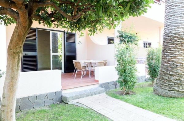 KALABRIJA.Ciao Bella! Atraskite kitokią Italiją. Piečiausioje dalyje - įspūdingos uolos, žydri ir ypatingai švarūs paplūdimiai. Skrydis, 7n. 4* viešbutyje VILLAGGIO CALA DI VOLPE su pusryčiais ir vakarienėmis!