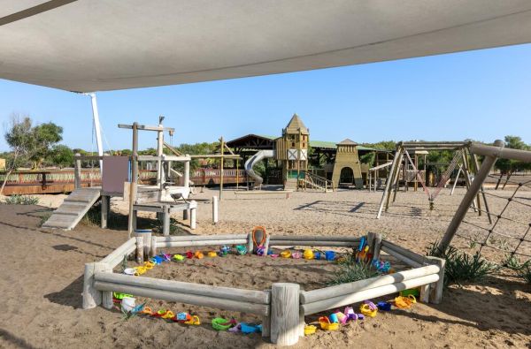 BELEKAS. Aktyvios vasaros atostogos Turkijoje su teniso rakete! TITANIC DELUXE GOLF BELEK 5* viešbutis – tobulas pasirinkimas aktyvaus poilsio mėgėjams! Skrydis, 7 nakvynės VIP klasės 5* viešbutyje su „ultra viskas įskaičiuota“ maitinimu