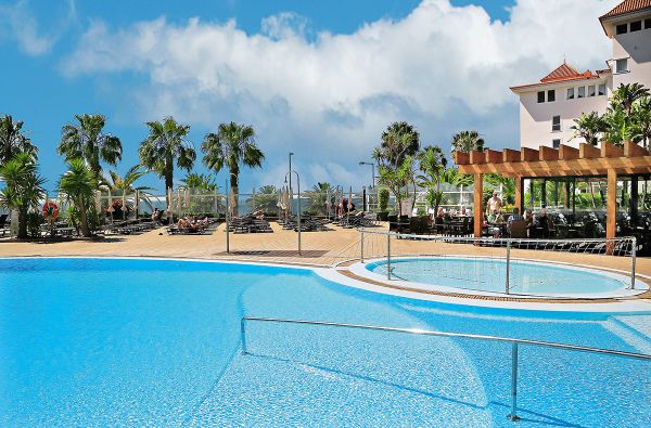 Kanisas. Puiki atmosfera ir galimybė atsipalaiduoti gražioje aplinkoje - MADEIROJE. Skrydis, 7n. viešbutyje FOUR VIEWS OASIS 4* su pusryčiais ir vakarienėmis - nuo 699 €!