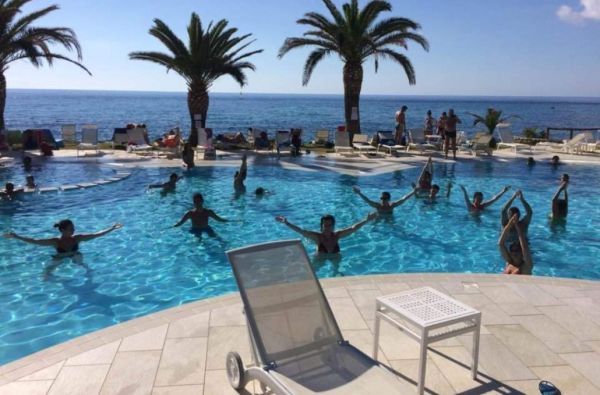 KALABRIJA.Ciao Bella! Atraskite kitokią Italiją. Piečiausioje dalyje - įspūdingos uolos, žydri ir ypatingai švarūs paplūdimiai. Skrydis, 7n. 4* viešbutyje VILLAGGIO CALA DI VOLPE su pusryčiais ir vakarienėmis!