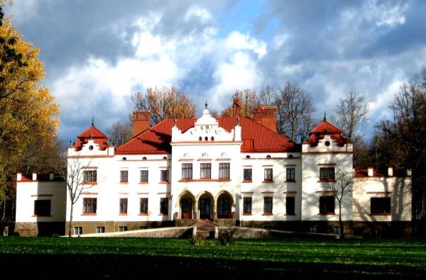 GRŪDA. Latvija: legendinės pilys ir rūmai