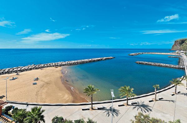 Calheta. Ramiam šeimų poilsiui MADEIROJE. Skrydis, 7n. viešbutyje CALHETA BEACH 4*+ su viskas įskaičiuota maitinimu - nuo 799€!