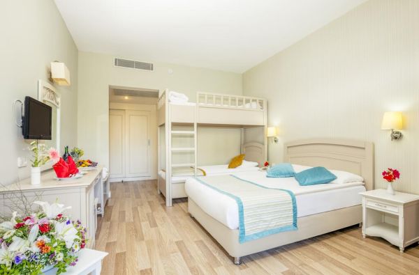 KEMERAS.Populiarioji vasaros žvaigždė, kviečia į svečius! Laikas atsipalaiduoti - pagaudykite saulės spindulius, įmerkite kojas į šiltą jūrą. Skrydis, 7 n. 4* SHERWOOD  GREENWOOD RESORT viešbutyje su „viskas įskaičiuota" maitinimu–Jūsų nuotykių vasara.