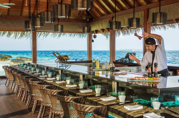 Romantiškos atostogos Maldyvuose! Skrydis, pervežimas ir 7 n. viešbutyje KURUMBA MALDIVES 5* su pusryčiais ir vakarienėmis