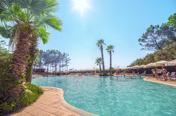 Poilsis prie jūros ALBANIJOJE. Skrydis, 7n. puikiame viešbutyje DOLCE VITA 4* su „viskas įskaičiuota“ – 699 €!