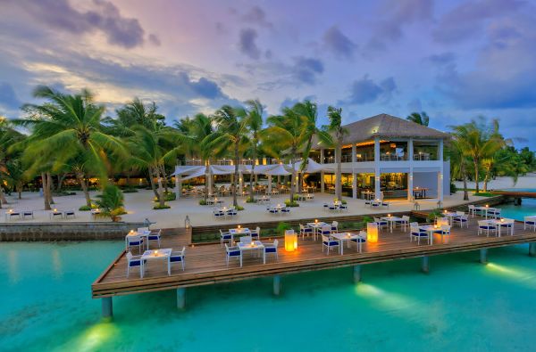 Romantiškos atostogos Maldyvuose! Skrydis, pervežimas ir 7 n. viešbutyje KURUMBA MALDIVES 5* su pusryčiais ir vakarienėmis