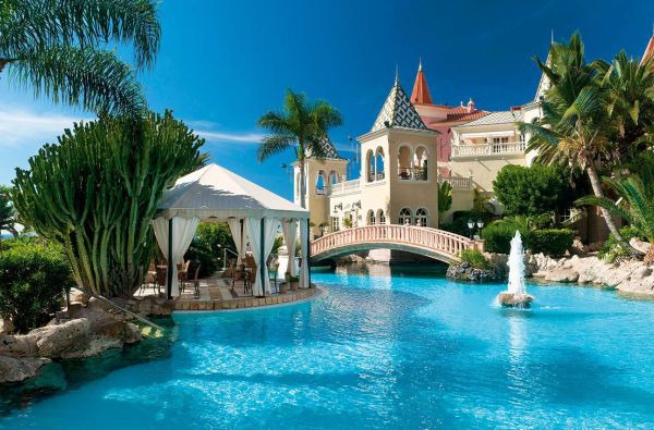 Kosta Adechė. Karališkos atostogos prabangiame viešbutyje TENERIFĖJE Skrydis, 7n. viešbutyje BAHIA DEL DUQUE 5*, su pusryčiais - nuo 1855 €!