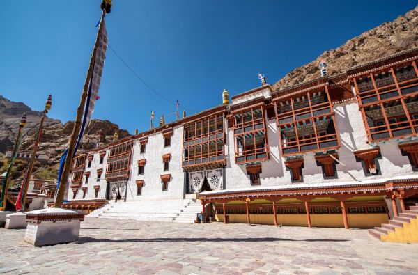 Geografinių ir dvasinių aukštumų LADAKAS - vienuolynų mistika, magiškas Hemiso festivalis* ir ekstremalūs Himalajų kontrastai mažajame Tibete 13d.