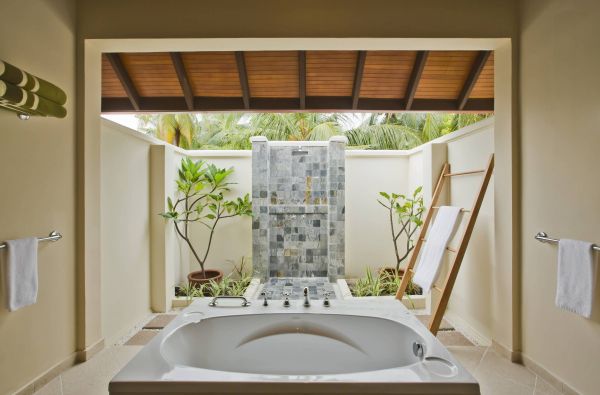 Romantiškos atostogos Maldyvuose! Skrydis, pervežimas ir 7 n. viešbutyje KURUMBA MALDIVES 5* su pusryčiais ir vakarienėmis